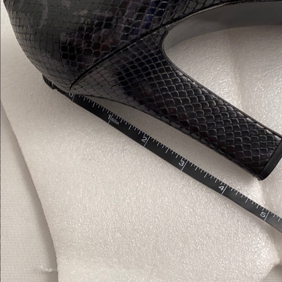 Yves Saint Laurent black snakeskin platform pumps - Picture 7 of 14